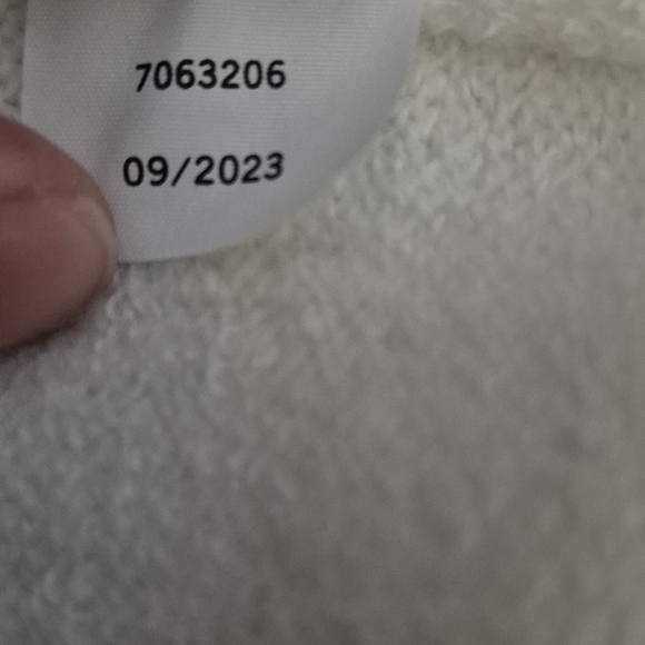 CeCe Women's L White w/Gold Beaded 'Cheers' Oversized Soft Holiday Sweater EUC - Picture 10 of 10